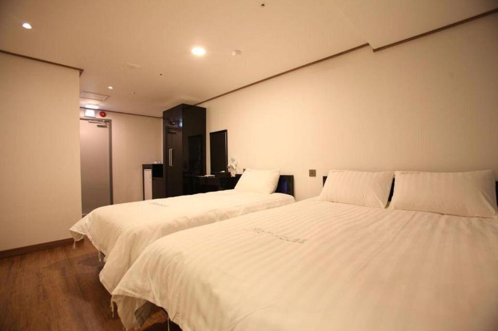 Myeongdong Mom House Hotell Seoul Exteriör bild